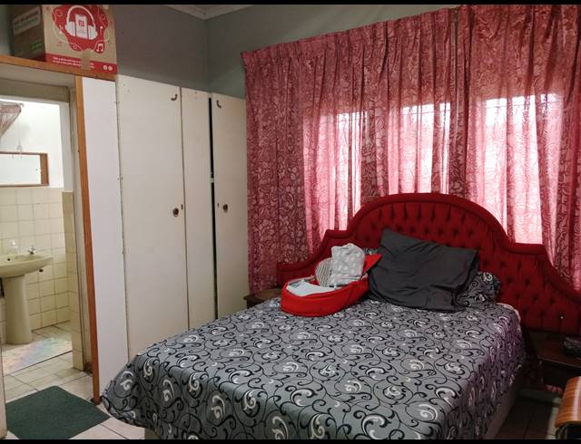 5 BEDROOM HOUSE FOR SALE IN RAISETHORPE
